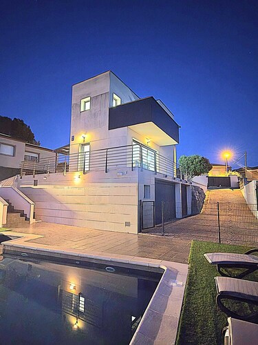 BEAUTIFUL VILLA  FOR 10 PERSONS, 3 KM FROM THE BEACH OF LLORET IN QUIET LOCATION