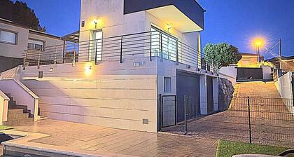 BEAUTIFUL VILLA FOR 10 PERSONS, 3 KM FROM THE BEACH OF LLORET IN QUIET LOCATION
