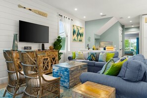 TV, ping pong - Grand Island Retreat: Private Heated Pool | Games (Anna Maria)
