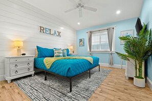 4 bedrooms, desk, iron/ironing board, travel cot - Grand Island Retreat: Private Heated Pool | Games (Anna Maria)