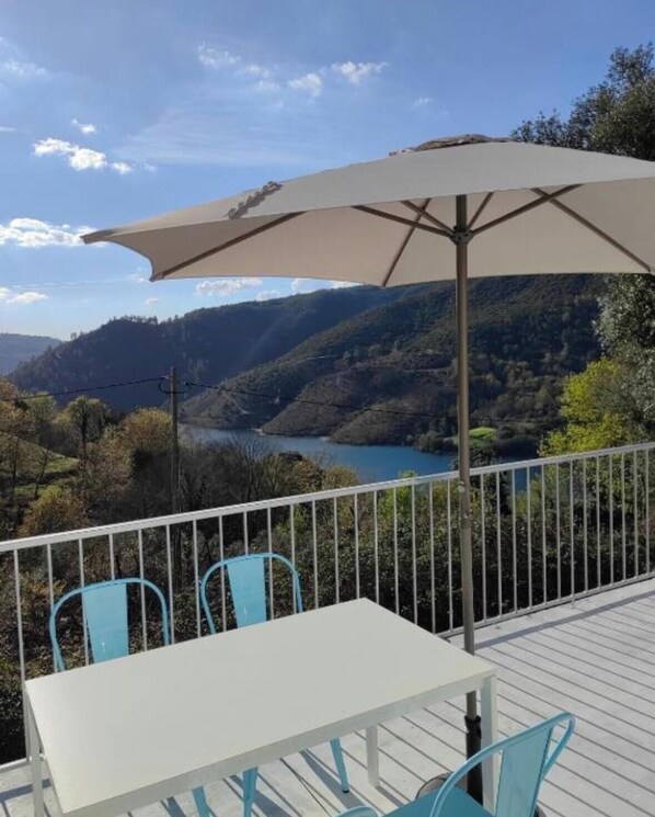 Outdoor dining - Vale da misarela (Ruivães)