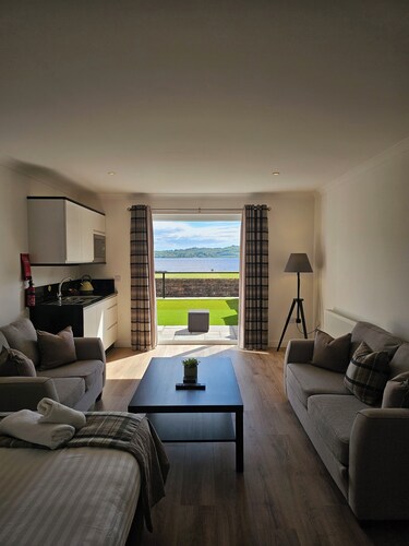 Luxury 1 Bedroom apartment with Loch View *WHW*