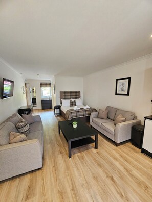 WiFi, bed sheets - Luxury 1 Bedroom apartment with Loch View *WHW* (Balmaha)