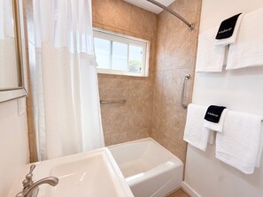 Hair dryer, towels - Seal Beach Comfort Retreat (Seal Beach)