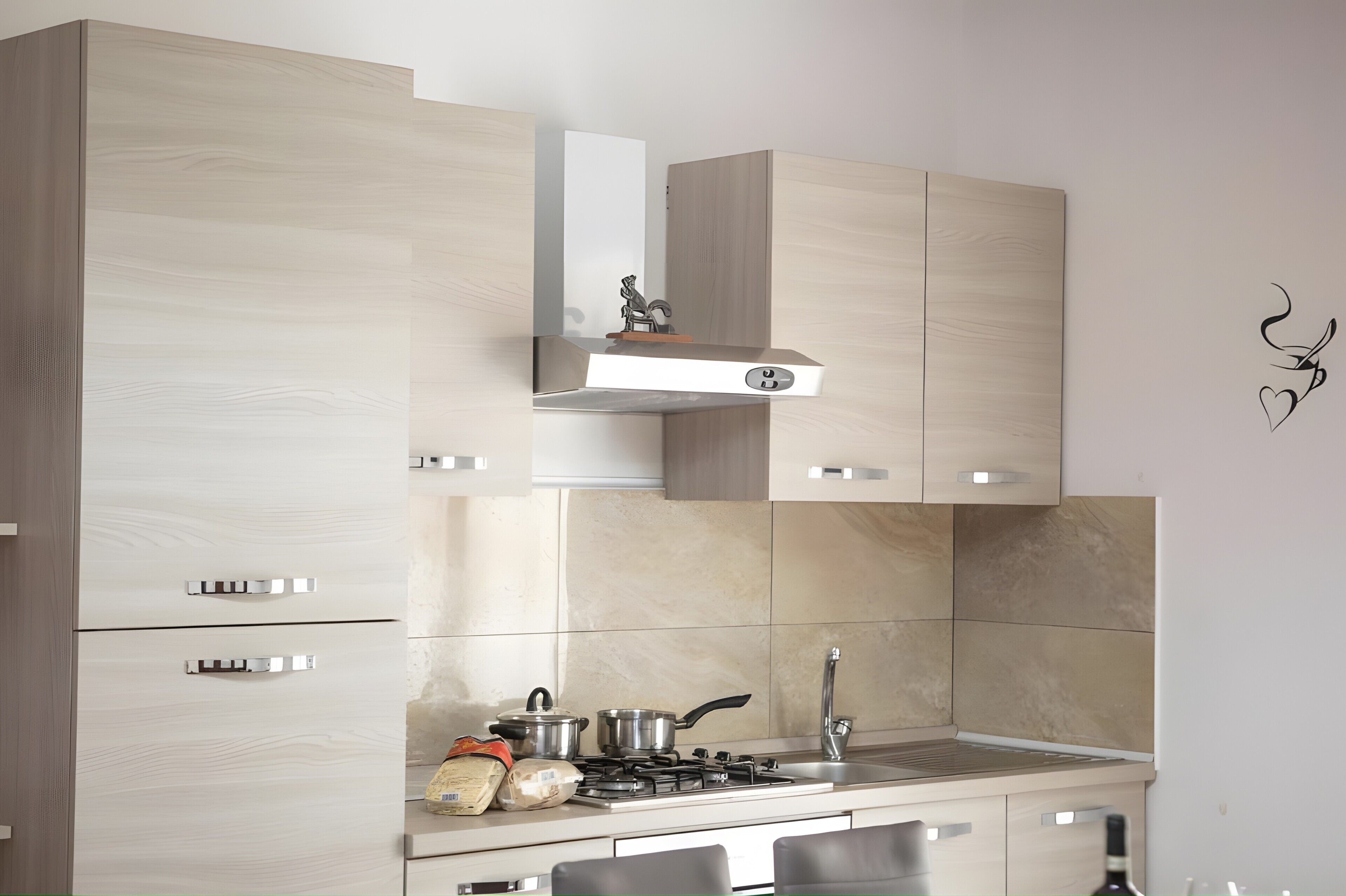Refrigerador, horno, parrilla de estufa y cafetera y tetera 
