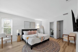 5 bedrooms, iron/ironing board, WiFi, bed sheets