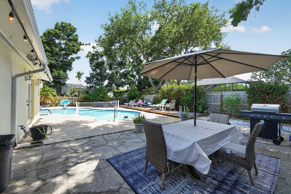 Outdoor dining