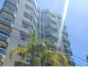 Exterior - Comfort and Leisure in Guarujá. Wi-fi, swimming pool and garage (Guarujá)