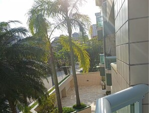 Property grounds - Comfort and Leisure in Guarujá. Wi-fi, swimming pool and garage (Guarujá)