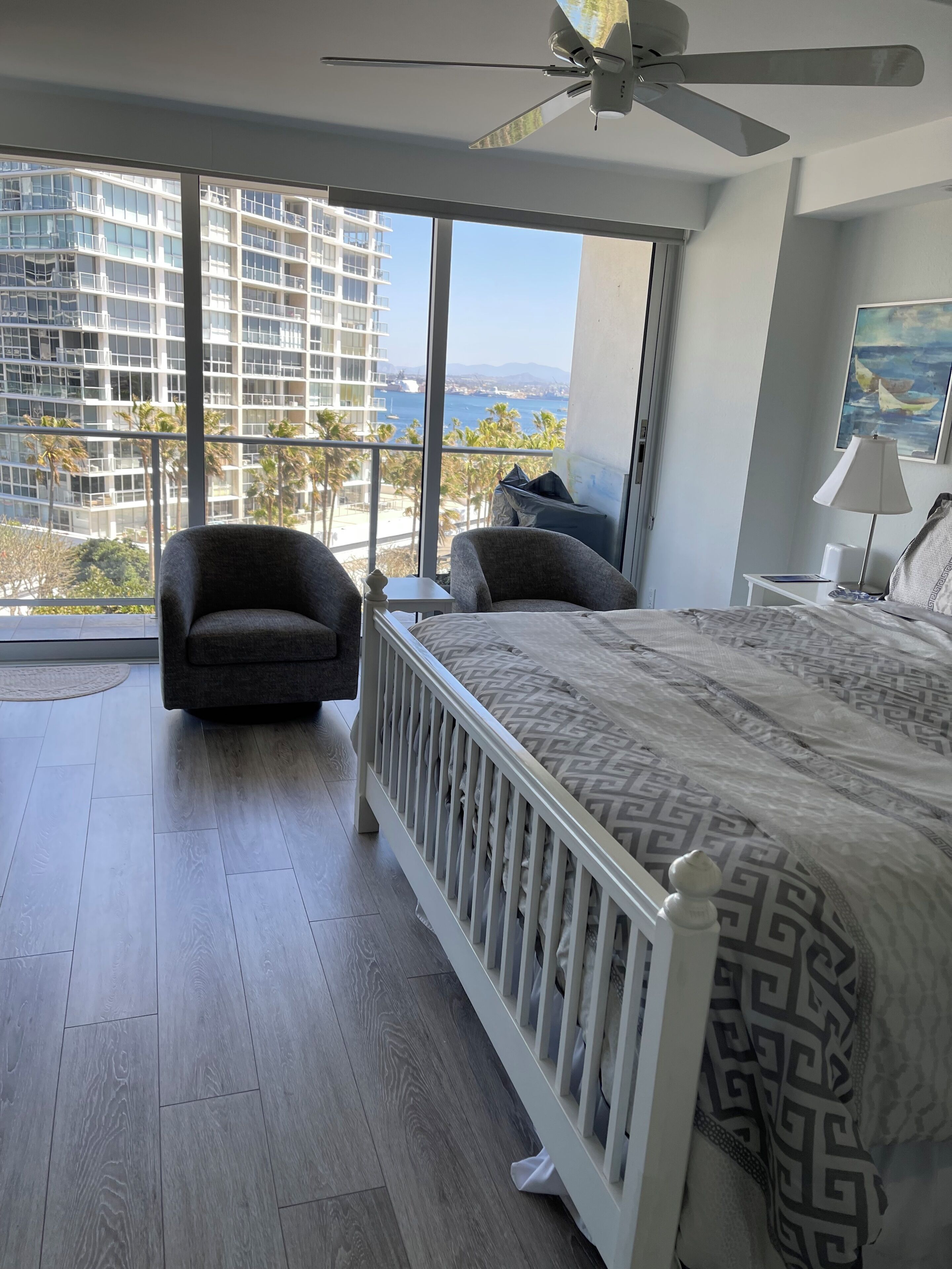 2 habitaciones, tabla de planchar con plancha, internet y ropa de cama 