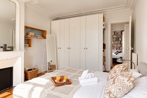 The second bedroom - Spacious 3BR by the Seine - Saint-Germain (Paris)