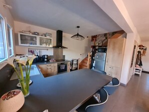 Fridge, microwave, oven, stovetop - Heated swimming pool - House 8 pers - 500m from the beach (Saint-Cast-le-Guildo)