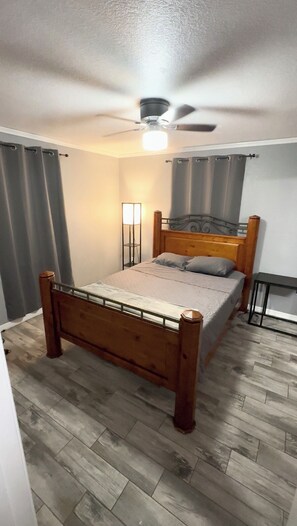3 chambres, fer et planche à repasser, Wi-Fi, draps fournis