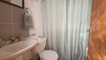 Comfort House, Patio, Courtyard View | Bathroom