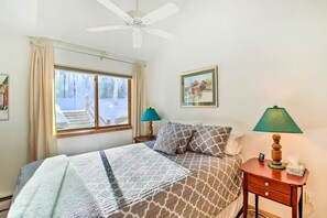 3 bedrooms, WiFi, bed sheets - Mountain View Retreat Near Attitash & Story Land (Bartlett)