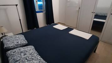 2 bedrooms, internet, bed sheets