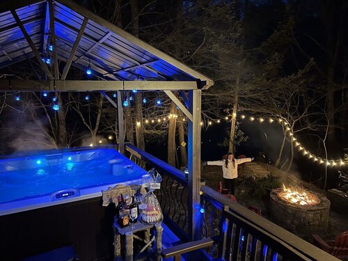 Riverbend Waterfront Cabin-Fishing-Hot Tub-Gated