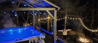 Riverbend Waterfront Cabin-Fishing-Hot Tub-Gated