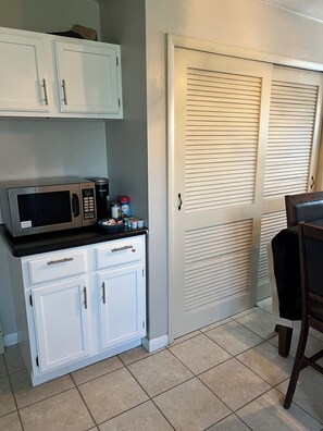 Interior - 2-bedroom house with AC in charming Ballwin (Ballwin)