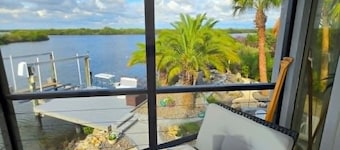WATERFRONT Ozello Beauty with direct gulf access 2-bedroom house sleeps 5