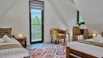 7 bedrooms, iron/ironing board, WiFi, bed sheets
