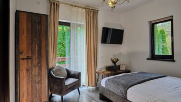 7 bedrooms, iron/ironing board, WiFi, bed sheets