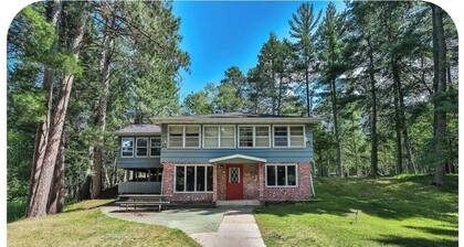 Tranquil 4-bedroom cabin with AC in charming Park Rapids