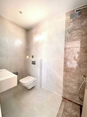 Apartment, 2 Schlafzimmer, Raucher, Balkon | Badezimmer