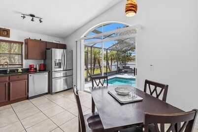 Cozy 3-bedroom Pool house in Central Kissimmee Close To Parks