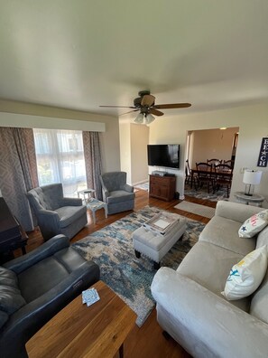 TV - Just 7 Houses to the Beach! (Brigantine)