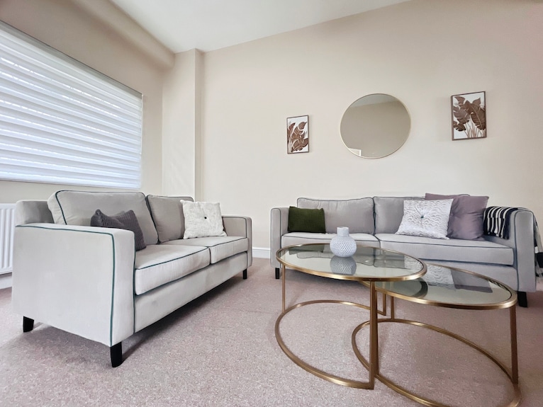 4br Home | Free Parking | Near Dockyard Sleeps 8 - Saltash