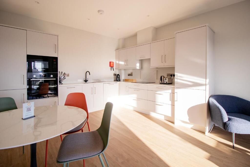 Apartamento Deluxe, 1 habitación, balcón, vistas a la ciudad | Cocina privada