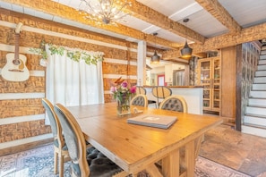 Dining - The Magic Cottage: Artsy Nashville Escape w/ Hot Tub, Sleeps 10, & Near Downtown (Nashville)