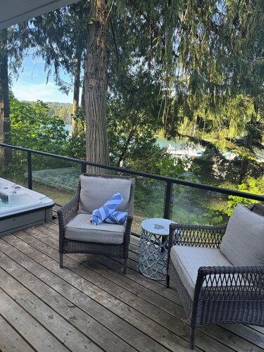 Thetis Island Suite # 1; charming harbour views, private hot tub on your deck.