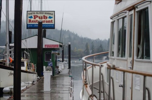Thetis Island Suite # 1; charming harbour views, private hot tub on your deck.