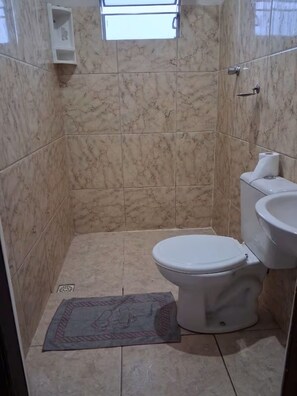 Toallas, jabón, papel higiénico