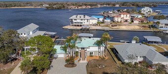 Spacious 5-bedroom waterfront estate on the Crystal River with a pool and dock!