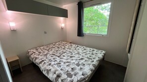 WiFi, bed sheets