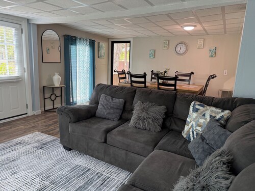Lovely 5BR Home w/ Grill Minutes from Ocean Isle & Sunset Beach