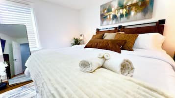 5 bedrooms, iron/ironing board, internet, bed sheets