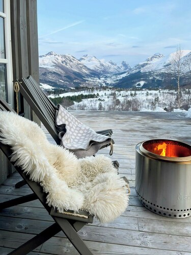 Moderne Hütte mit Whirlpool in den Sunnmøre-Alpen