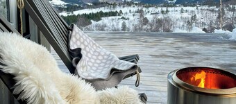 Moderno chalet con vasca idromassaggio nelle Alpi di Sunnmøre