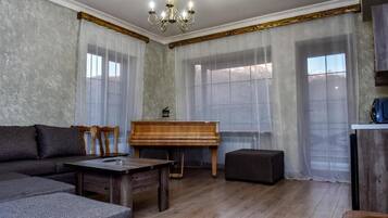 House, Balcony, Mountain View | Living area