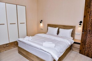 Desk, laptop workspace, free WiFi - Maestro Rest House Dilijan (Dilijan)