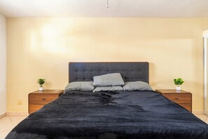 3 chambres, fer et planche à repasser, Wi-Fi gratuit, draps fournis