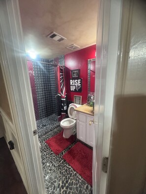 Dusche, Handtücher, Seife, Toilettenpapier