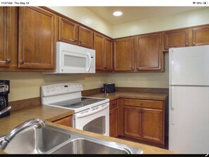 Private kitchen - Cozy 2-bedroom condo in lovely Zephyr Cove with AC near lake and state park (Zephyr Cove)