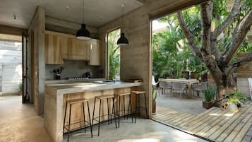 Nami - Casa Macu Saladita surf break | Cocina privada | Refrigerador y utensilios de cocina