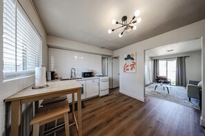 Private kitchen - #4 The Cozy Cactus + Budget Friendly + Comfy+Cool (Phoenix)