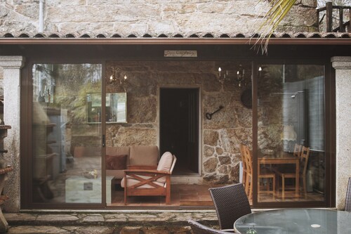 Casa Cabo Aráns - charm in the Galician countryside, with all the comforts.